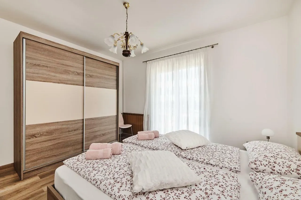 Apartment Ana Brtonigla